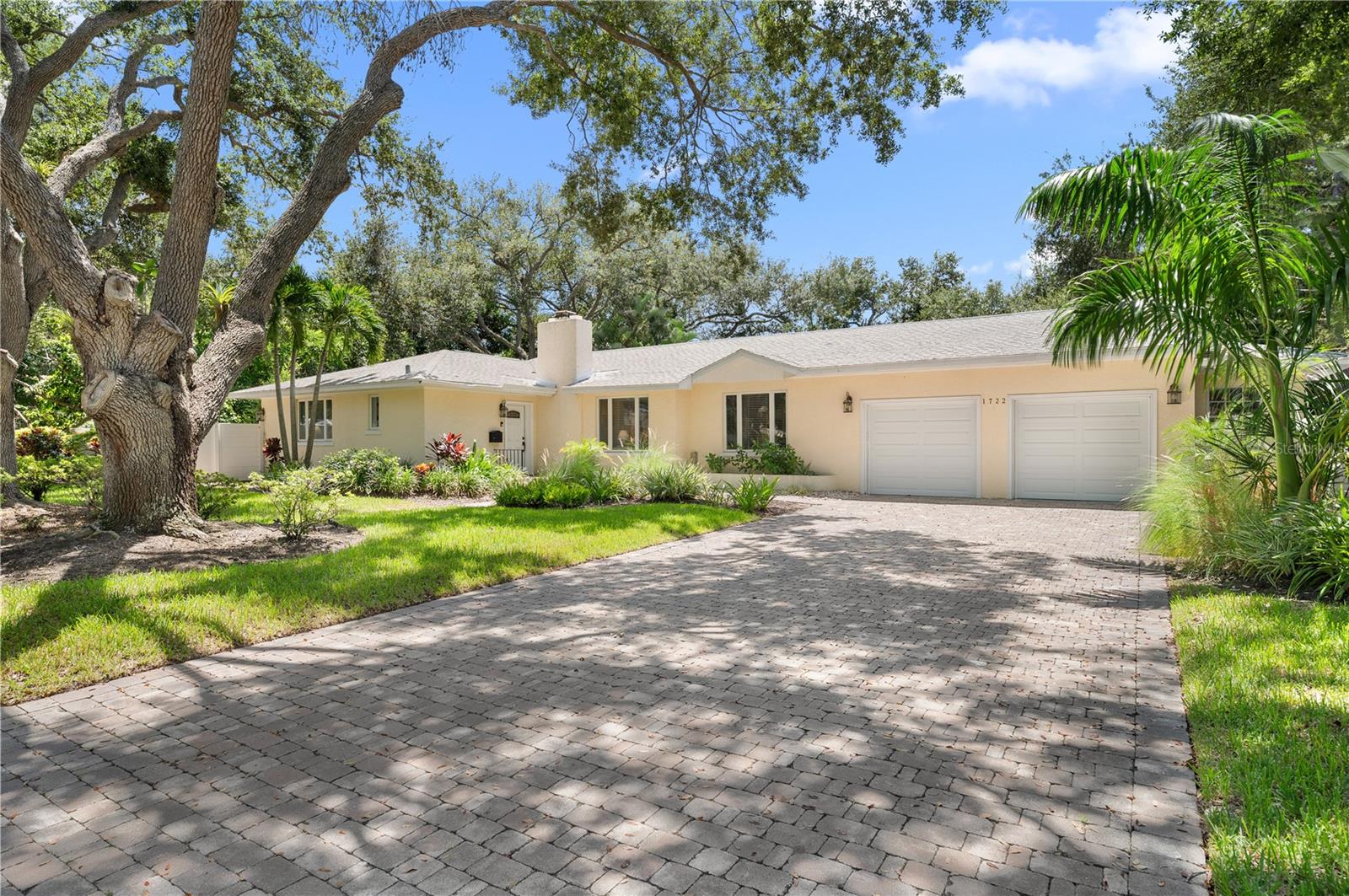 1722 North Dr, Sarasota, FL 34239 — photo 1 of 40