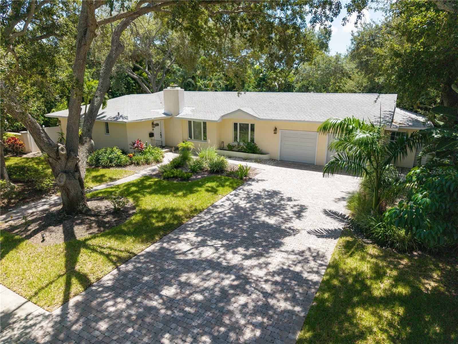 1722 North Dr, Sarasota, FL 34239 — photo 2 of 40