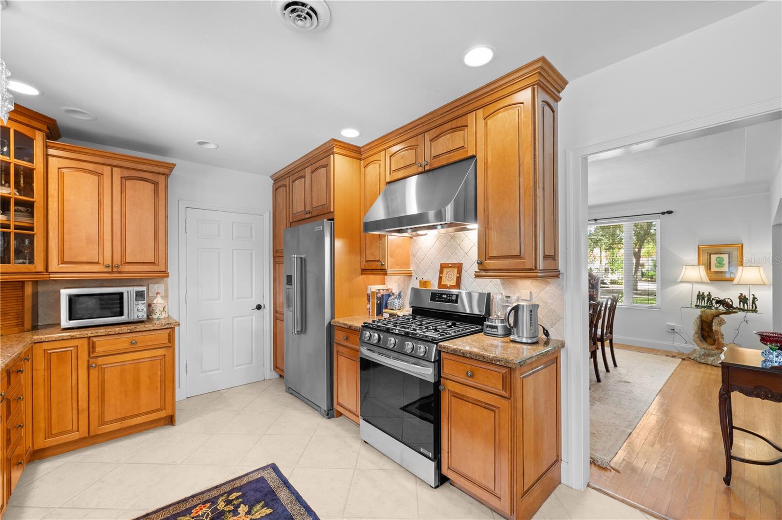 1722 North Dr, Sarasota, FL 34239 — photo 14 of 40