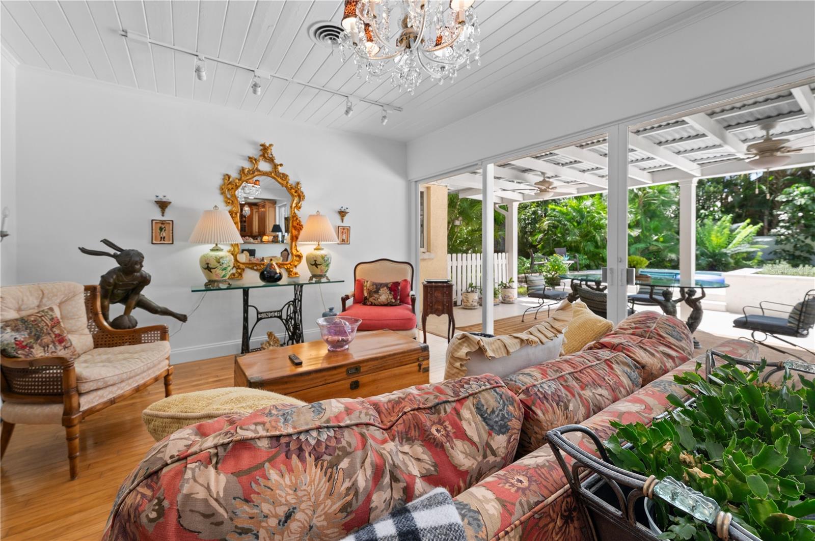 1722 North Dr, Sarasota, FL 34239 — photo 17 of 40