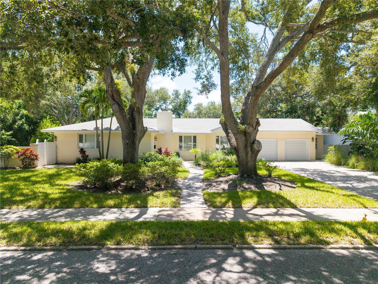 1722 North Dr, Sarasota, FL 34239 — photo 3 of 40