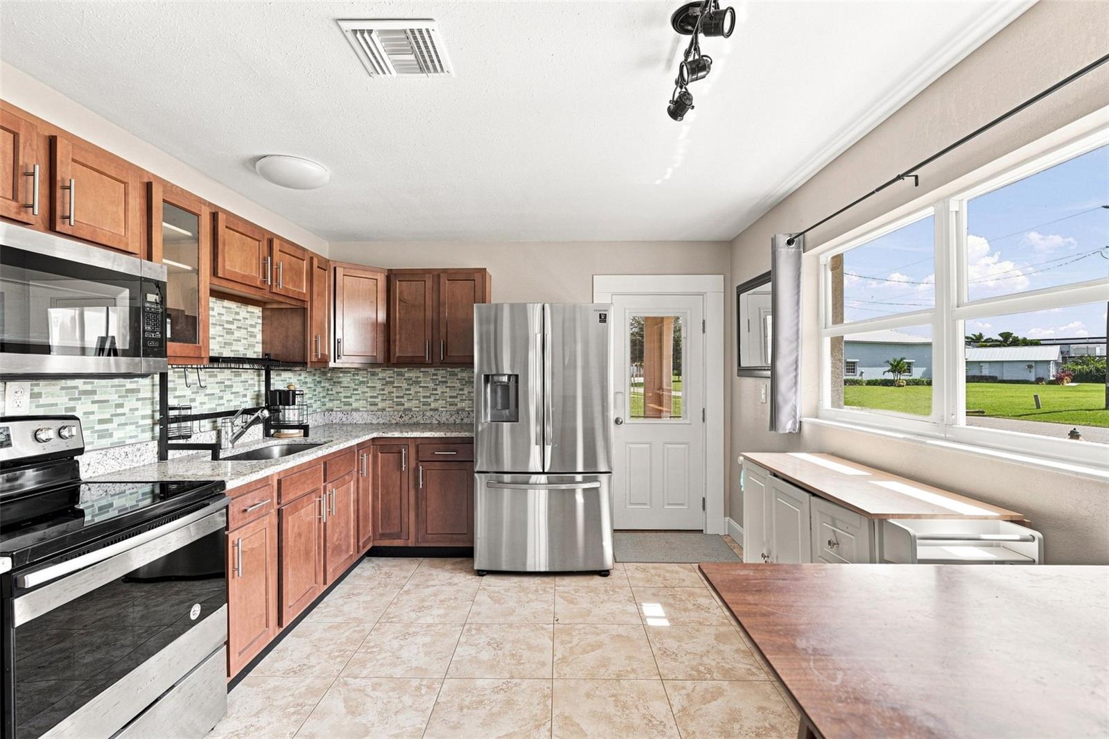 Updated Kitchen Granite Countertops, Stainless Steel Appliances