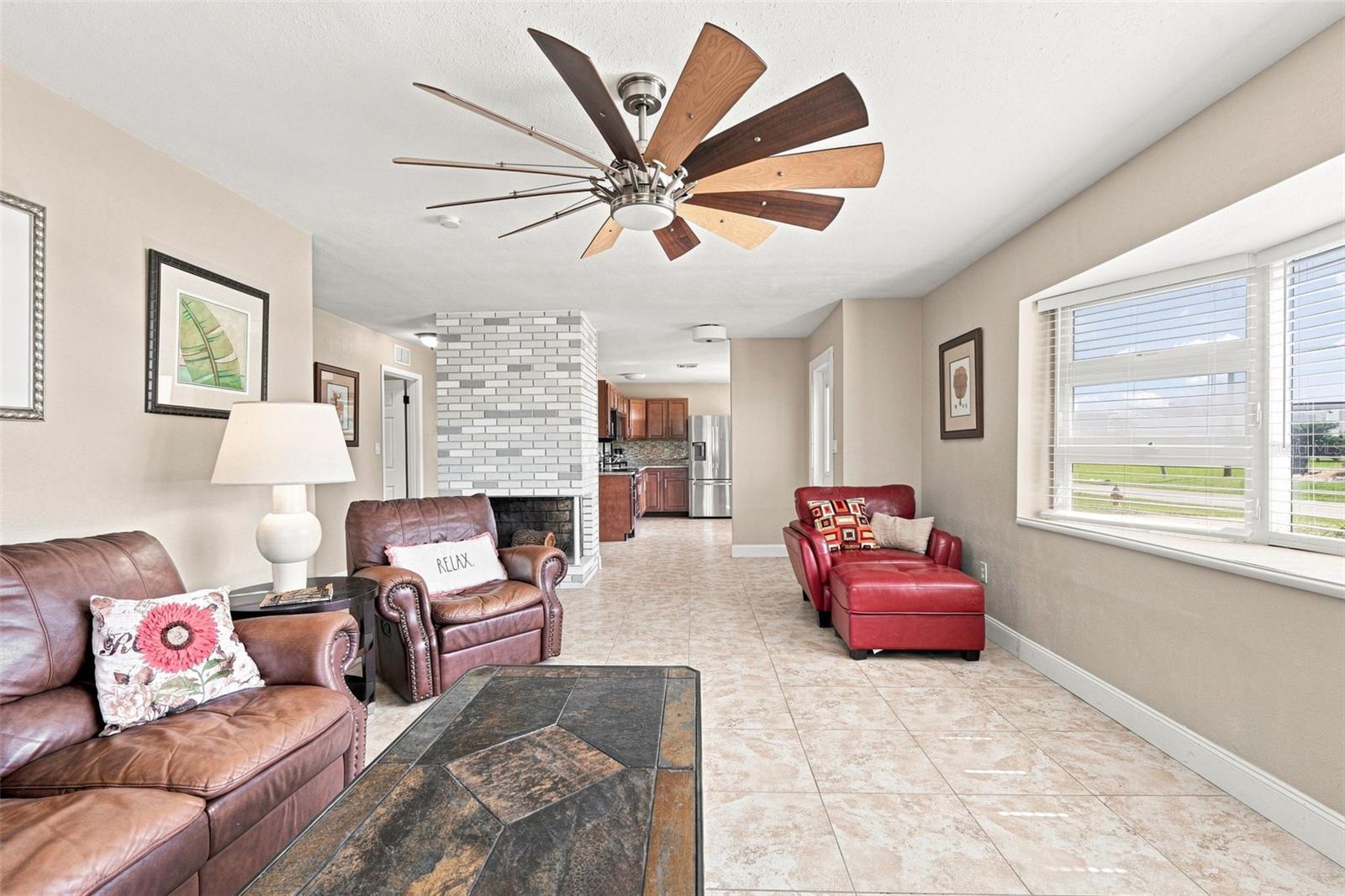 Open Living Room with Expansive Windows