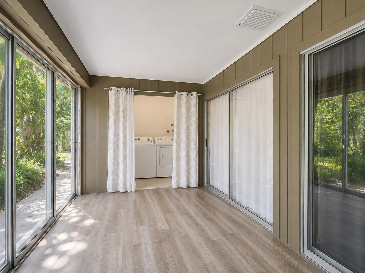 Lanai/ Laundry Room