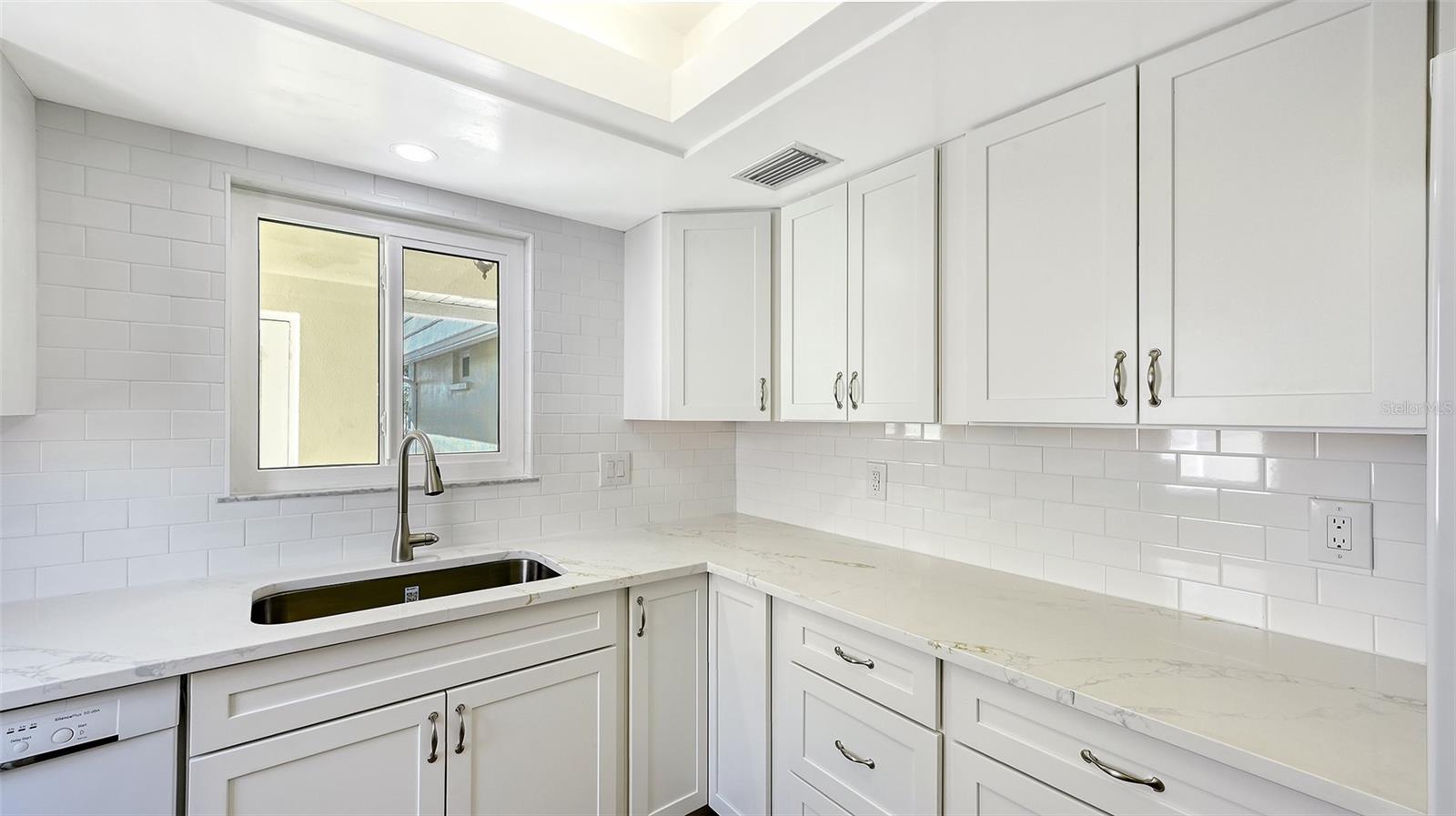 5911 Tidewood Ave #3, Sarasota, FL 34231 — photo 9 of 38