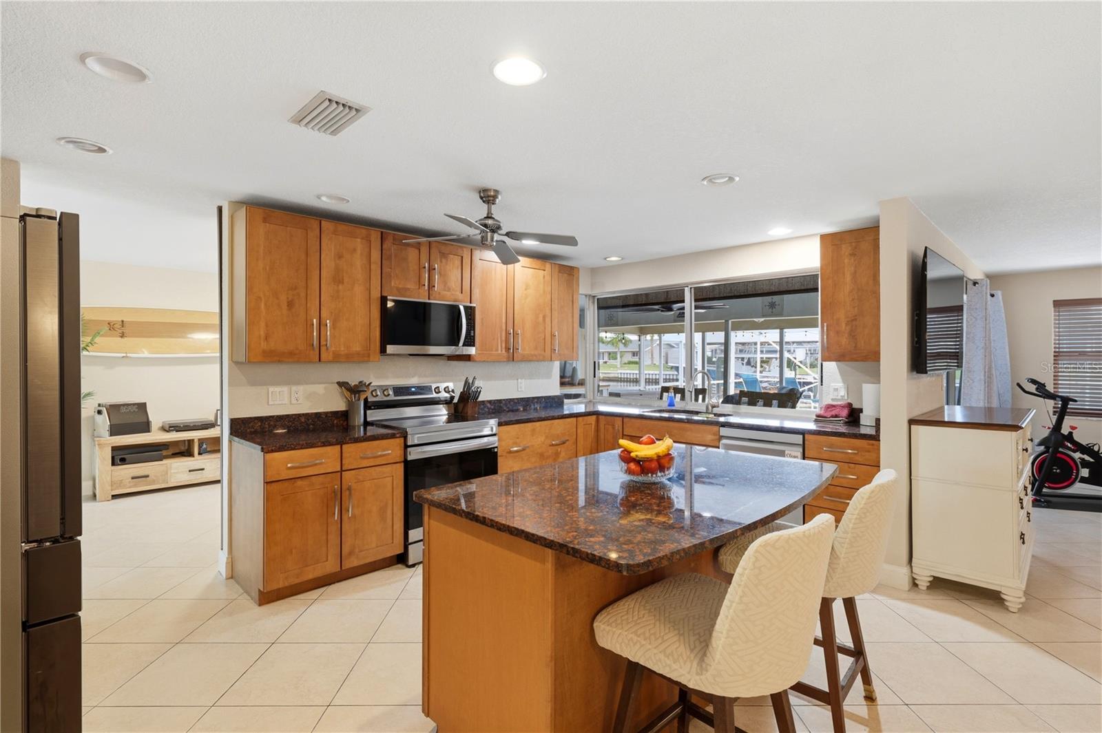 136 Sinclair St SE, Port Charlotte, FL 33952 — photo 5 of 72