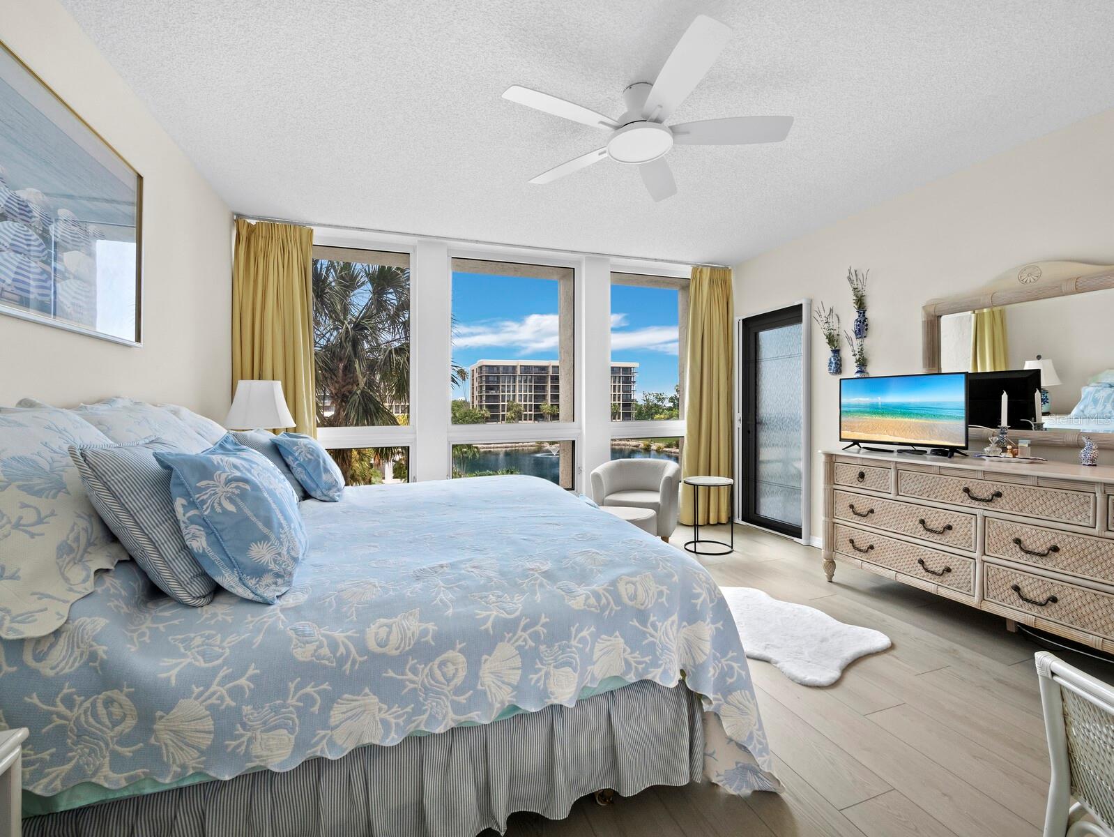 1075 Gulf of Mexico Dr #205, Longboat Key, FL 34228 — photo 19 of 60