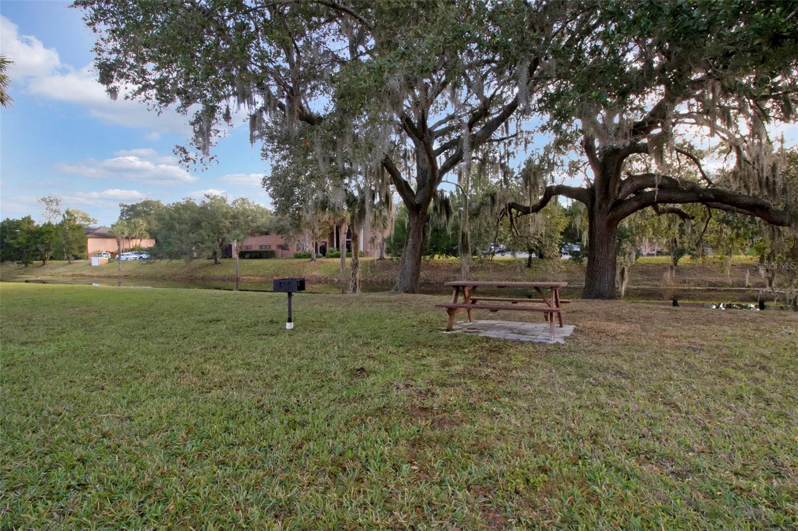 Grills & Picnic Tables