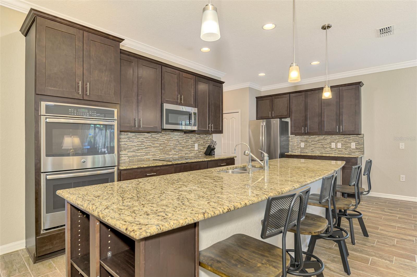 Gourmet Kitchen, double ovens