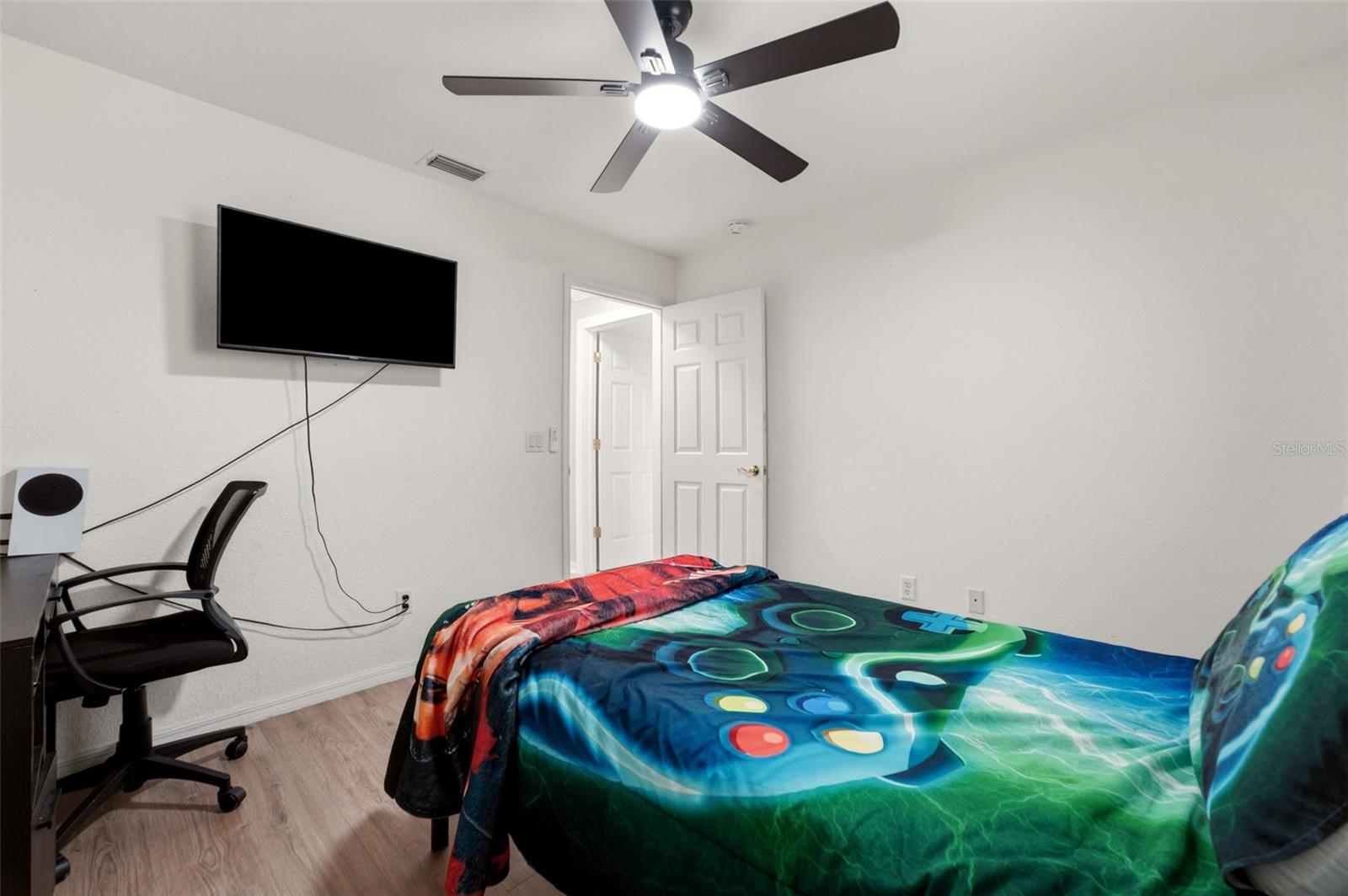 2nd bedroom with huge closet