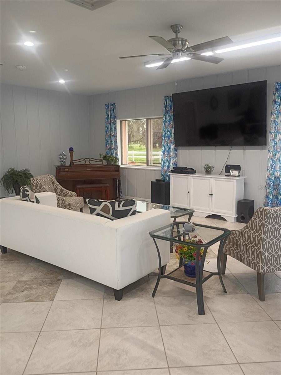 1520 Glen Oaks Dr E #248, Sarasota, FL 34232 — photo 25 of 29