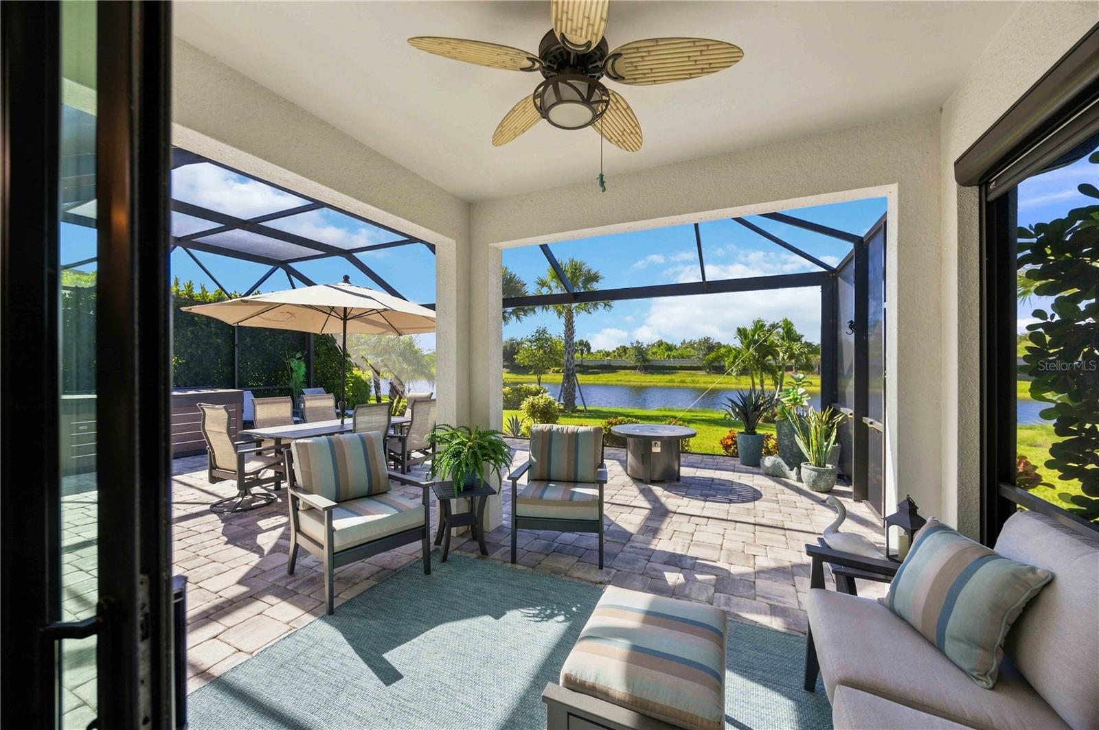 Extra Large South Facing Lanai