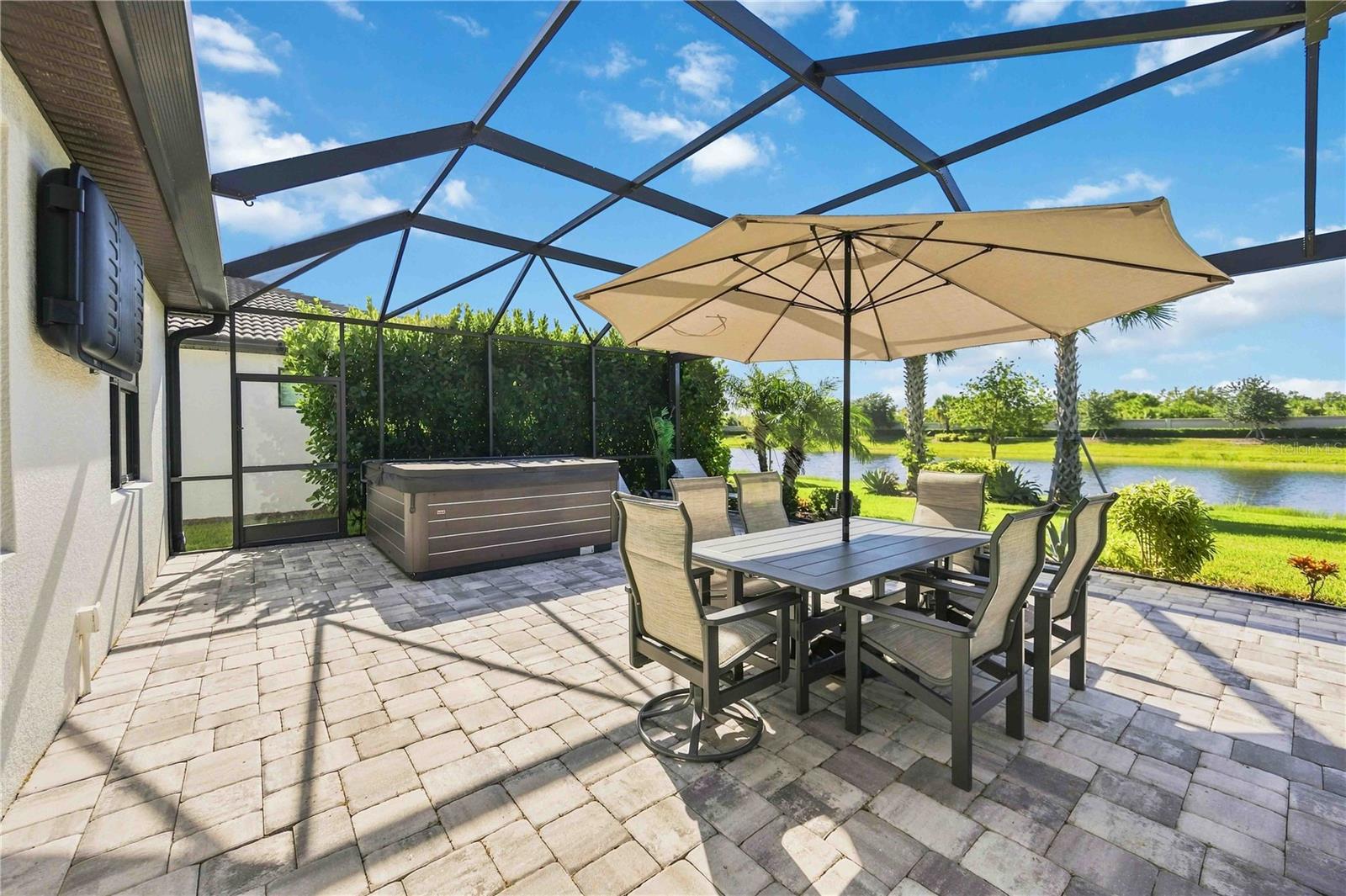 Large Lanai