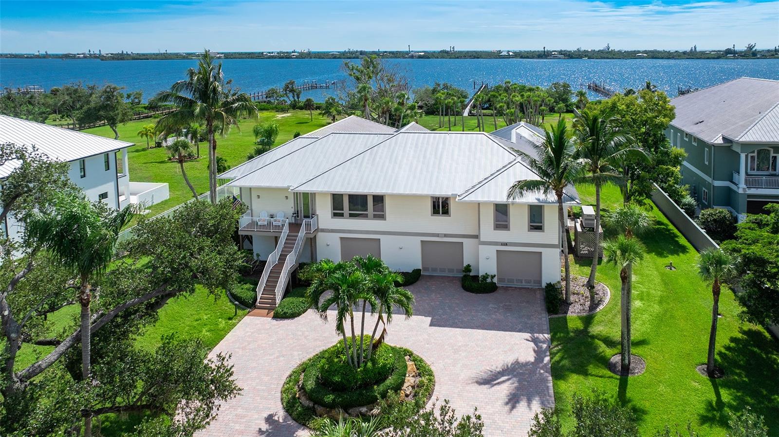 1115 Bayshore Dr