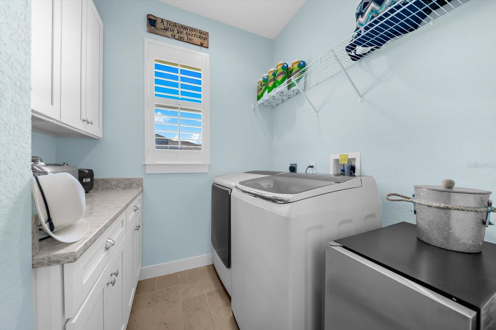 Spacious Laundry Room With Built In Quarts Counter!
