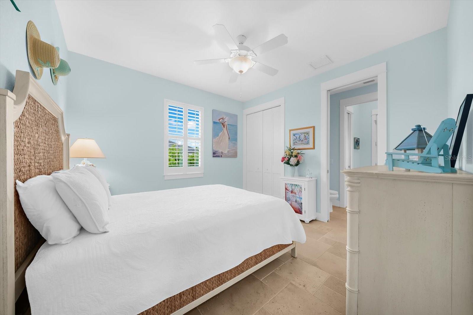 Sunlit Retreat Offers PEACEFUL Relaxation