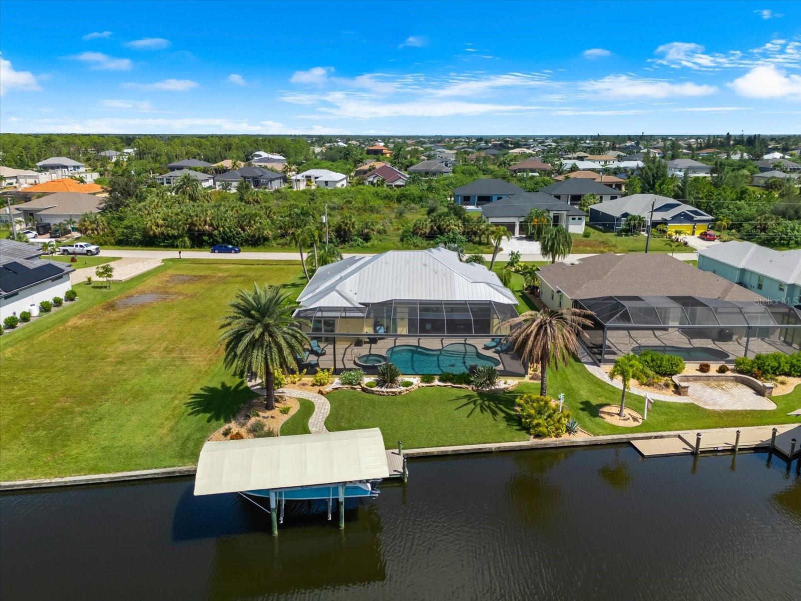 Captivating Waterfront Views Await!