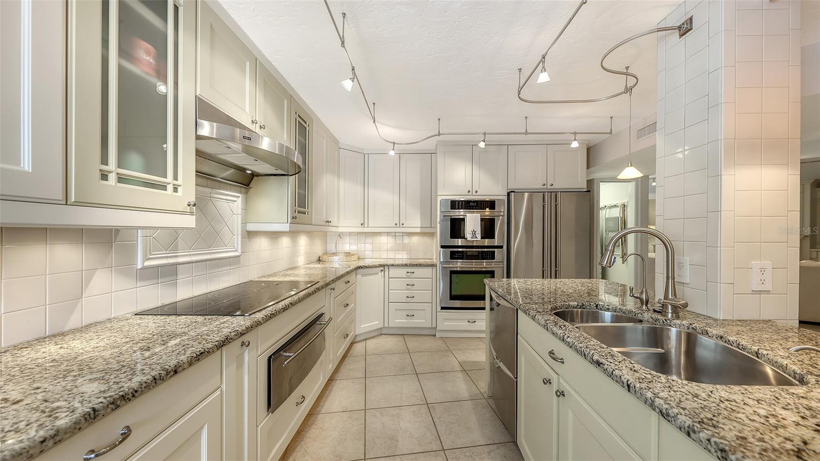 5880 Midnight Pass Rd #307, Sarasota, FL 34242 — photo 15 of 49