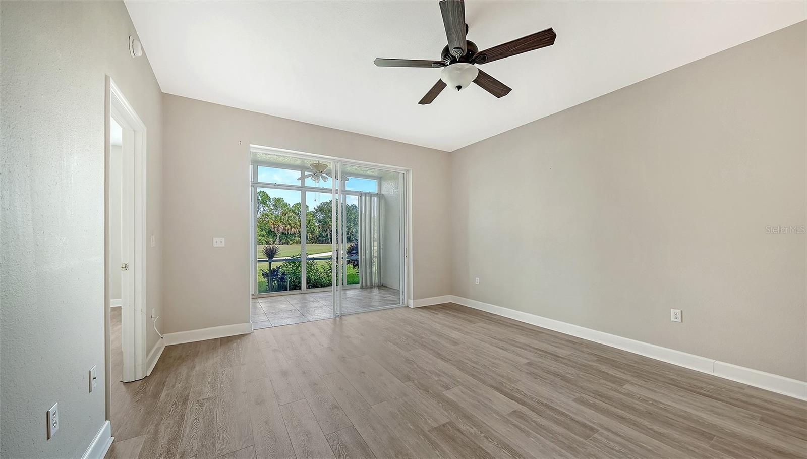 LIVING/DINING AREA