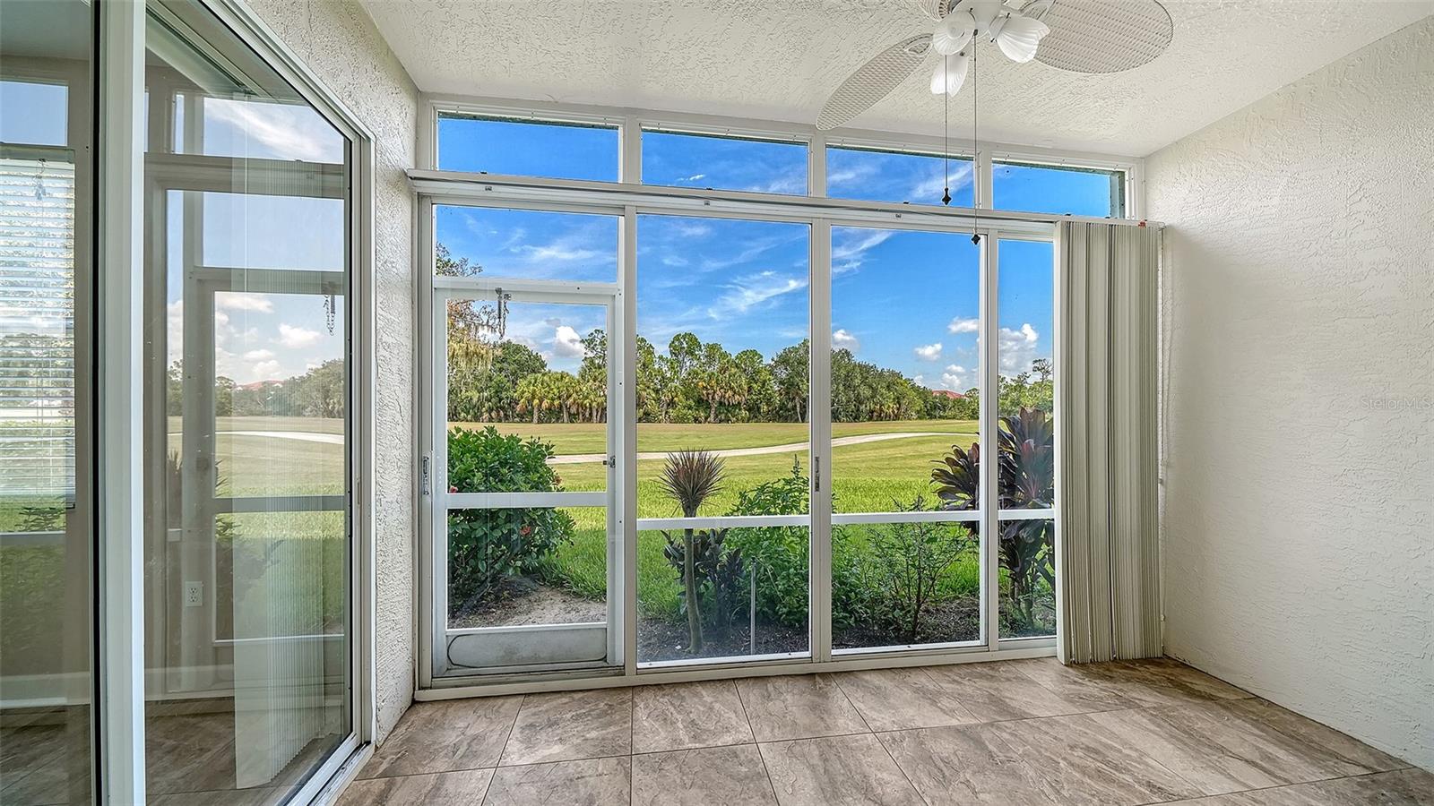 GLASS ENCLOSED LANAI