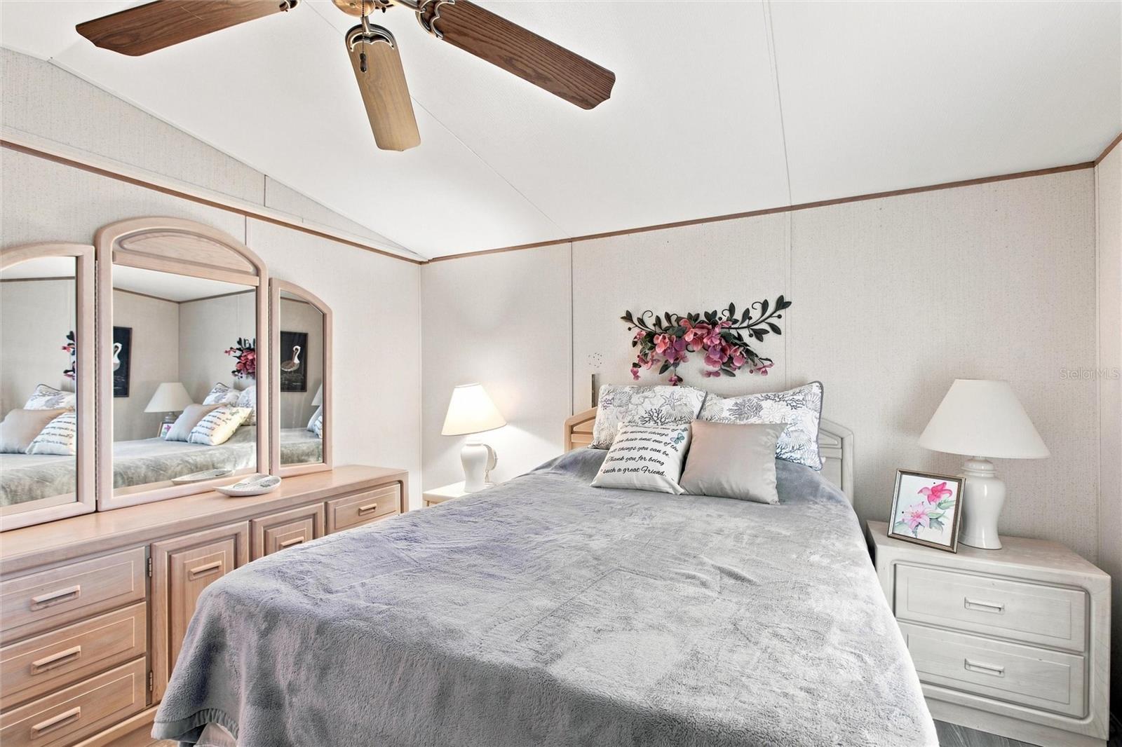 bedroom with queen bed and ceiling fan