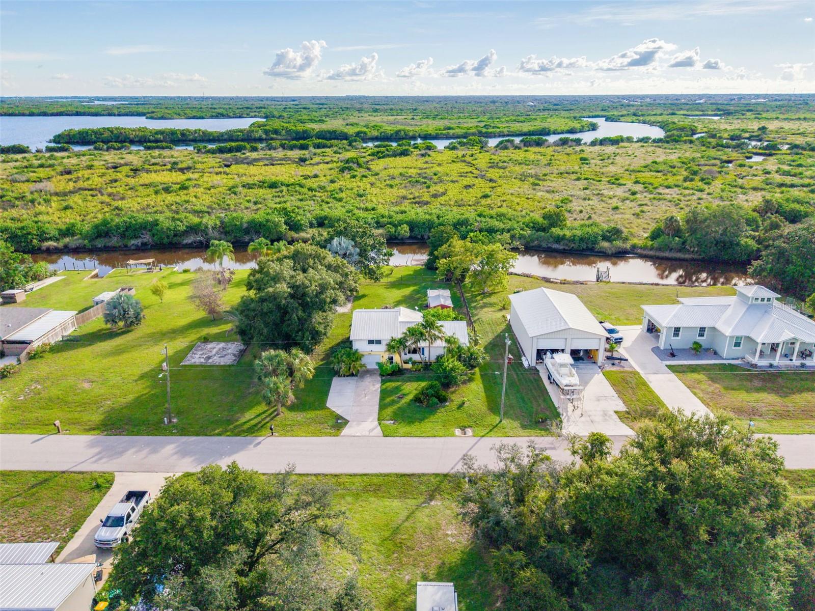 No Hoa Or Deed Restrictions