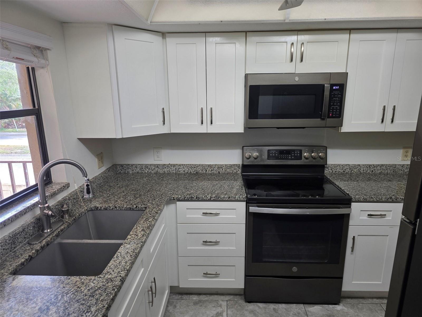 7219 Cloister Dr #202, Sarasota, FL 34231 — photo 4 of 16
