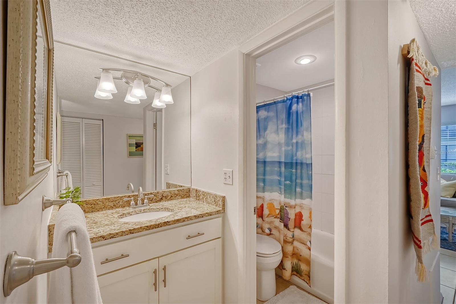 Full Bathroom/ Sink cabinet