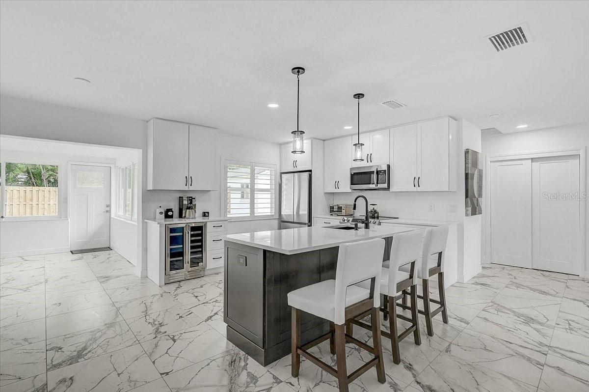 2347 Tangerine Dr, Sarasota, FL 34239 — photo 11 of 34