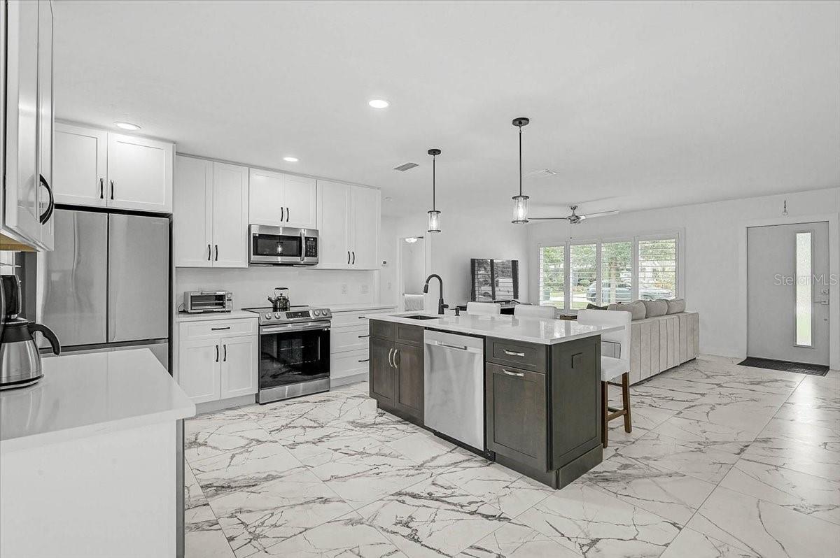 2347 Tangerine Dr, Sarasota, FL 34239 — photo 12 of 34