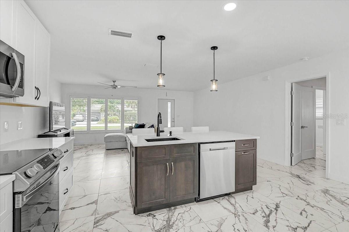 2347 Tangerine Dr, Sarasota, FL 34239 — photo 13 of 34