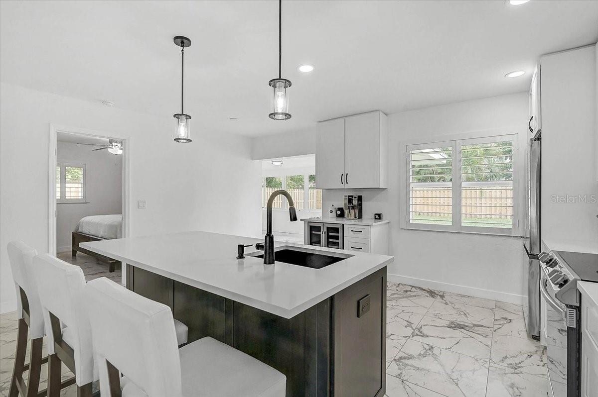 2347 Tangerine Dr, Sarasota, FL 34239 — photo 14 of 34
