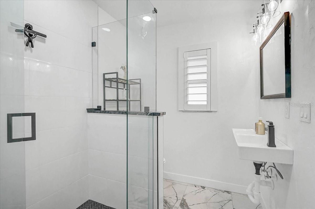 2347 Tangerine Dr, Sarasota, FL 34239 — photo 16 of 34