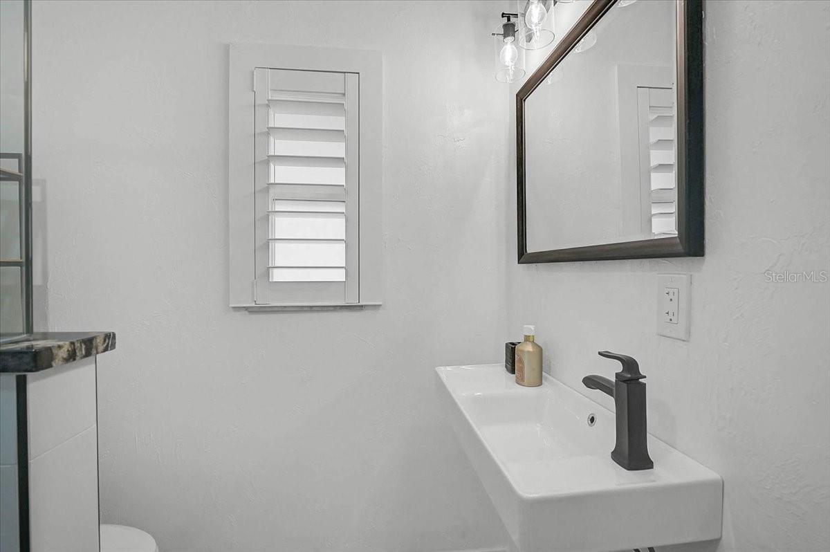 2347 Tangerine Dr, Sarasota, FL 34239 — photo 17 of 34
