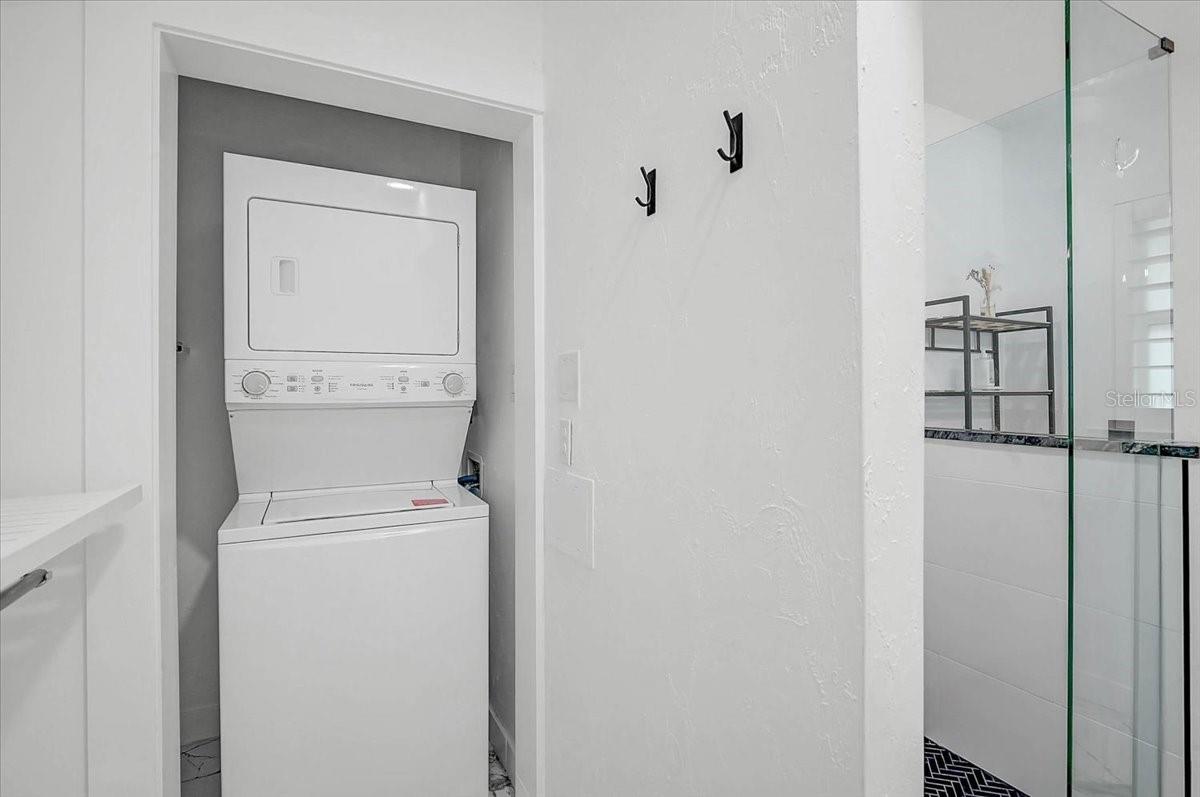 2347 Tangerine Dr, Sarasota, FL 34239 — photo 19 of 34