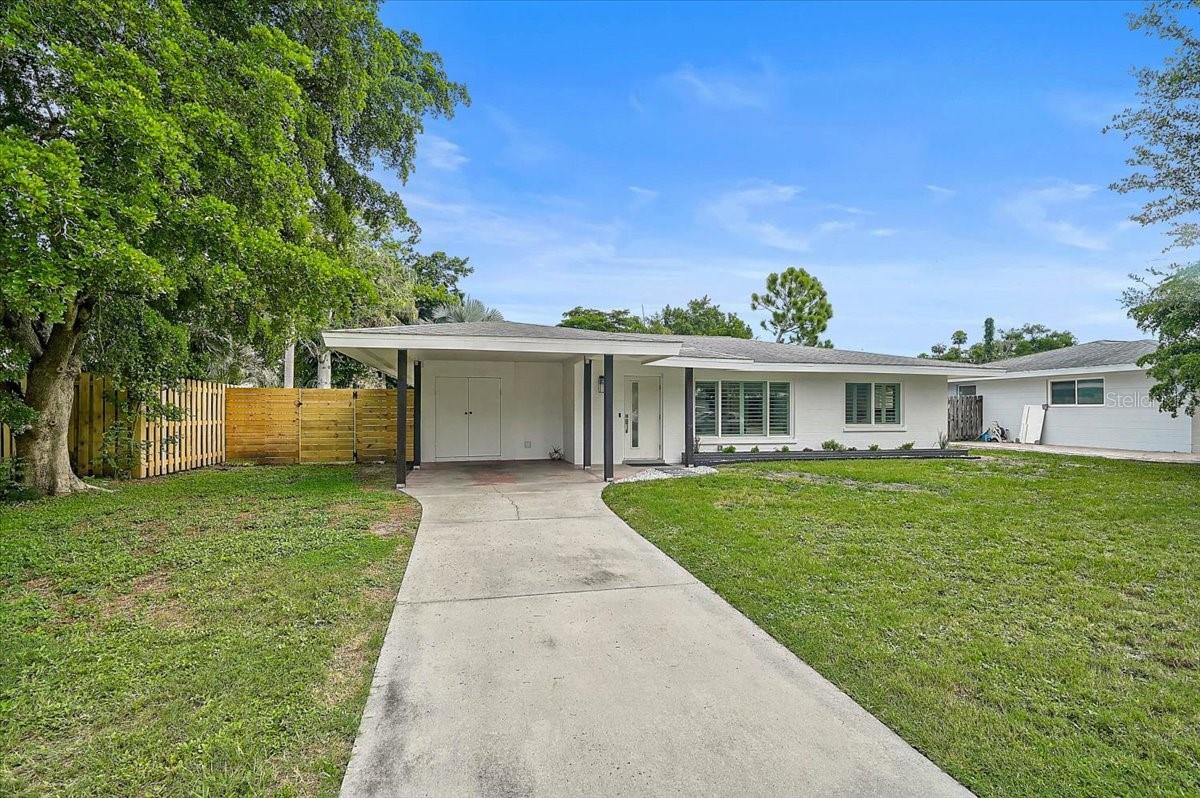 2347 Tangerine Dr, Sarasota, FL 34239 — photo 4 of 34