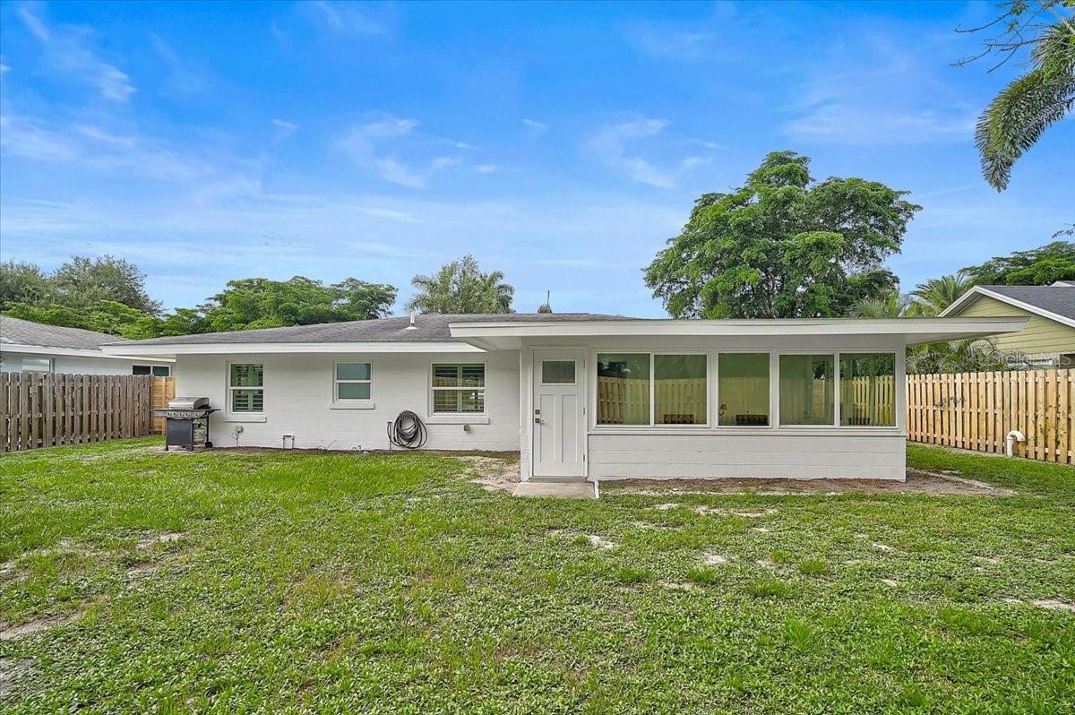 2347 Tangerine Dr, Sarasota, FL 34239 — photo 31 of 34