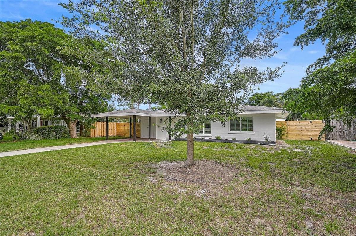 2347 Tangerine Dr, Sarasota, FL 34239 — photo 5 of 34