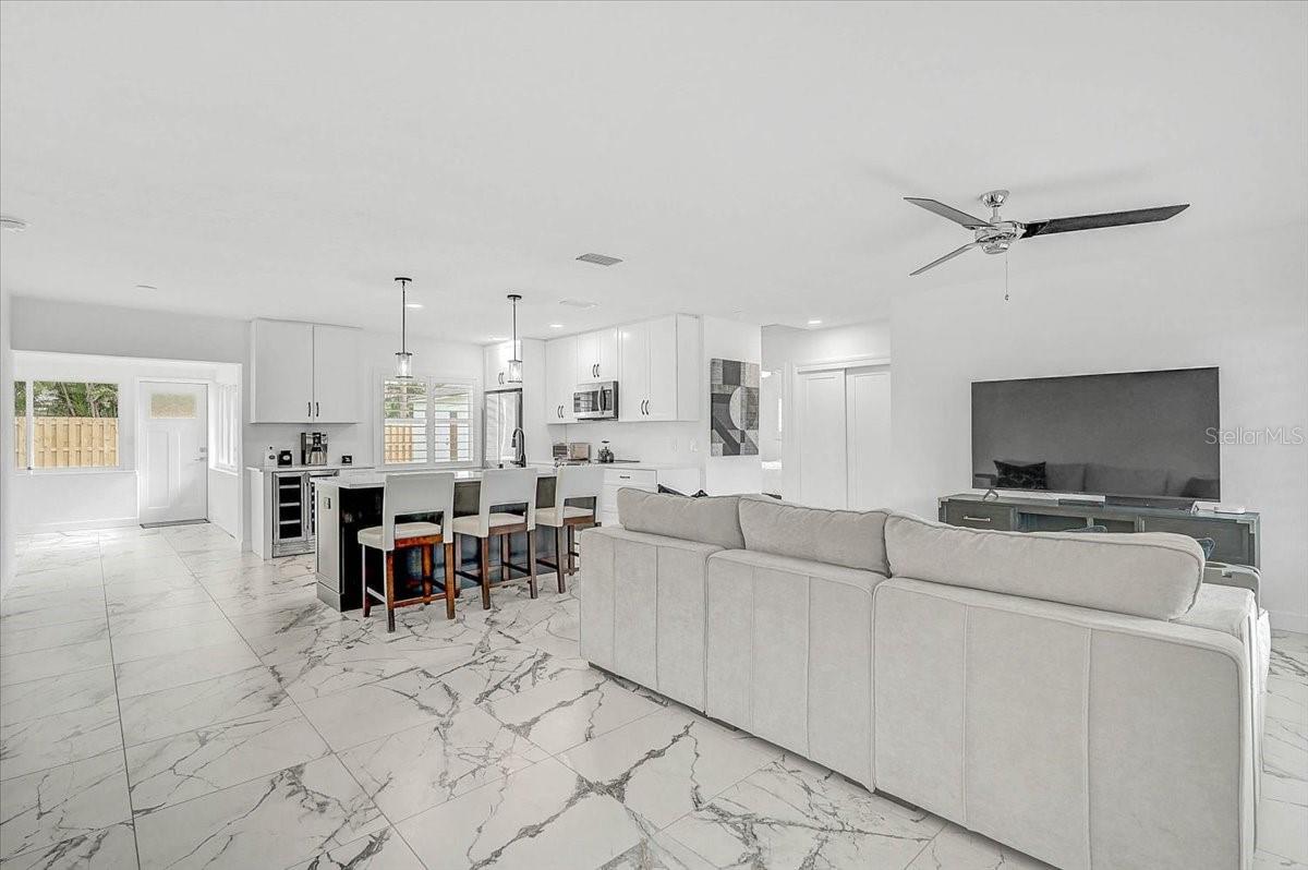 2347 Tangerine Dr, Sarasota, FL 34239 — photo 7 of 34