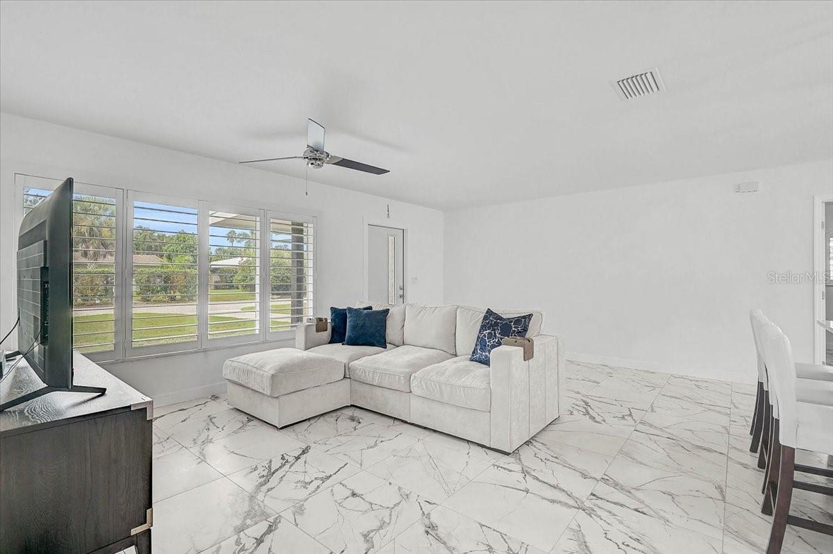 2347 Tangerine Dr, Sarasota, FL 34239 — photo 8 of 34