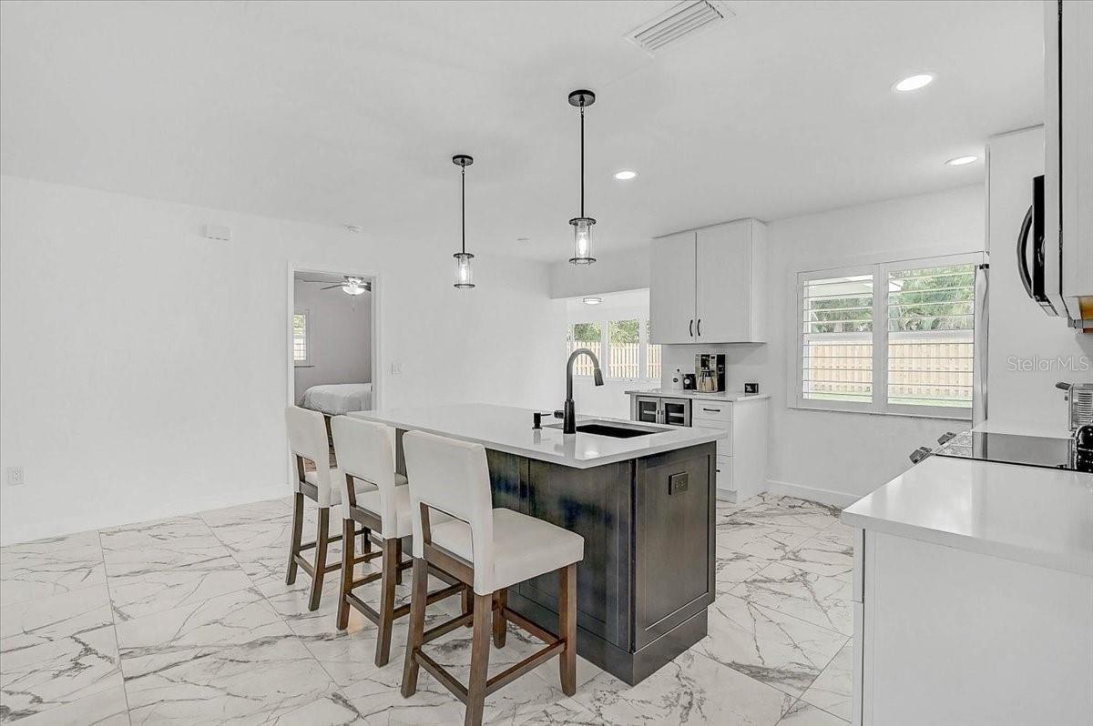 2347 Tangerine Dr, Sarasota, FL 34239 — photo 10 of 34