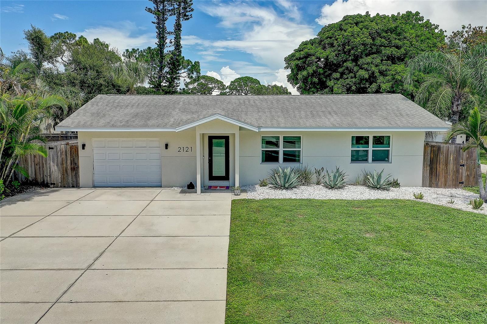 2121 Palm Ter, Sarasota, FL 34231 — photo 35 of 50