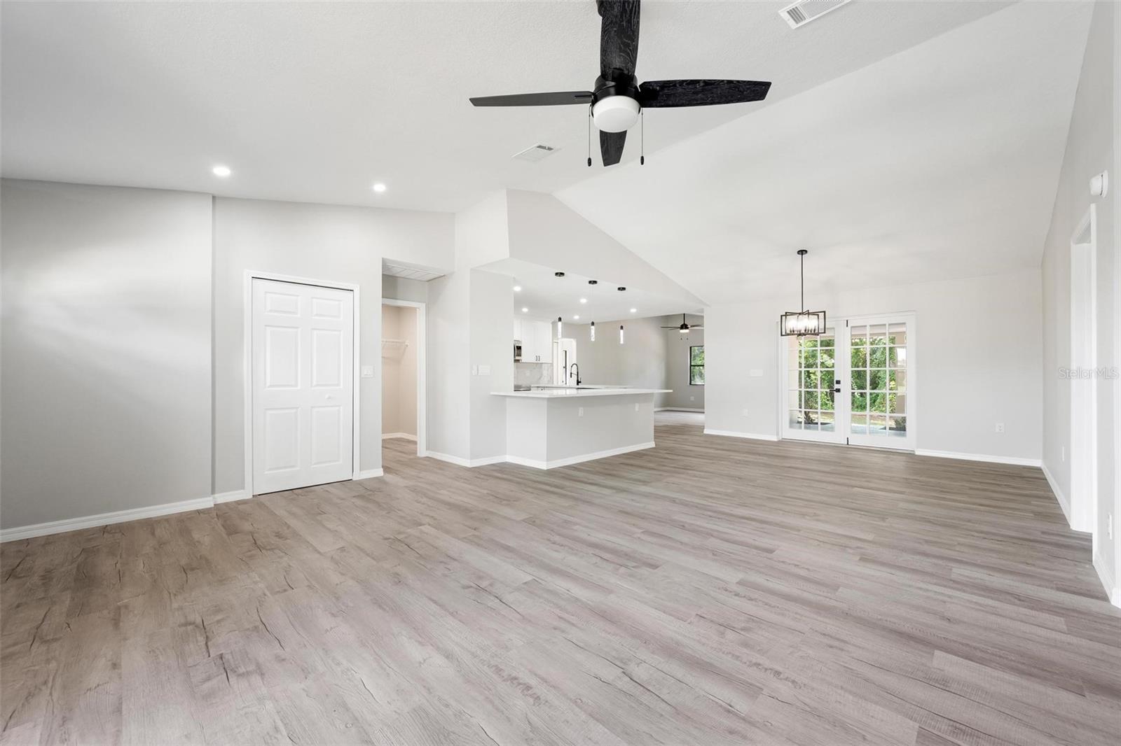 172 Shady Pine Ln, Nokomis, FL 34275 — photo 4 of 36