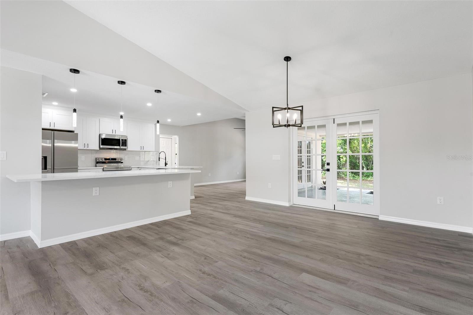 172 Shady Pine Ln, Nokomis, FL 34275 — photo 5 of 36