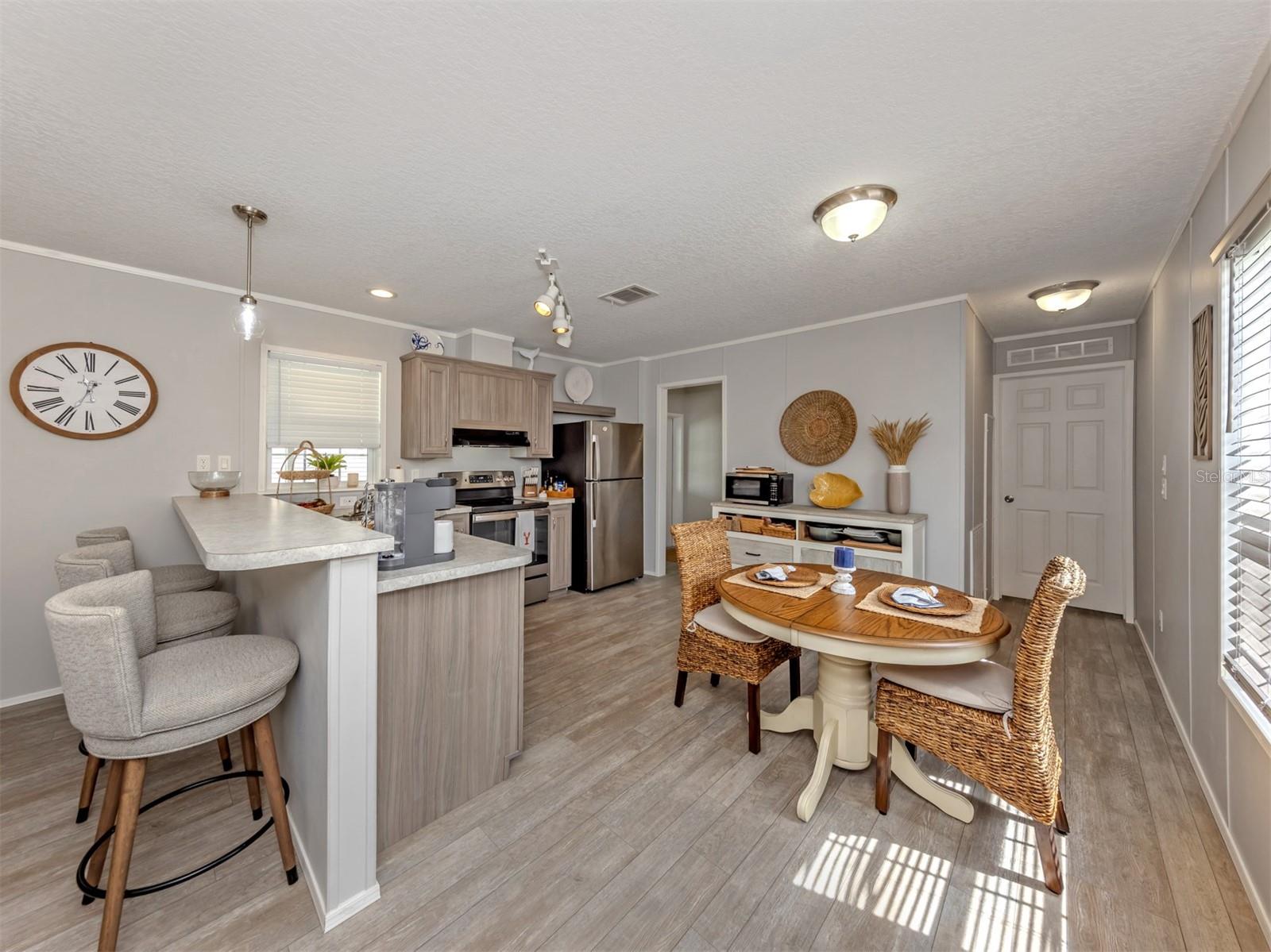 Dinette/Kitchen