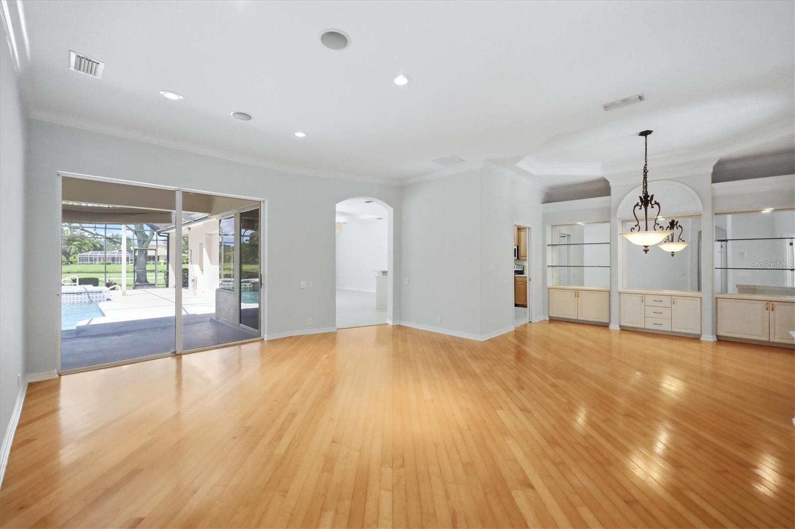 Living & dining area
