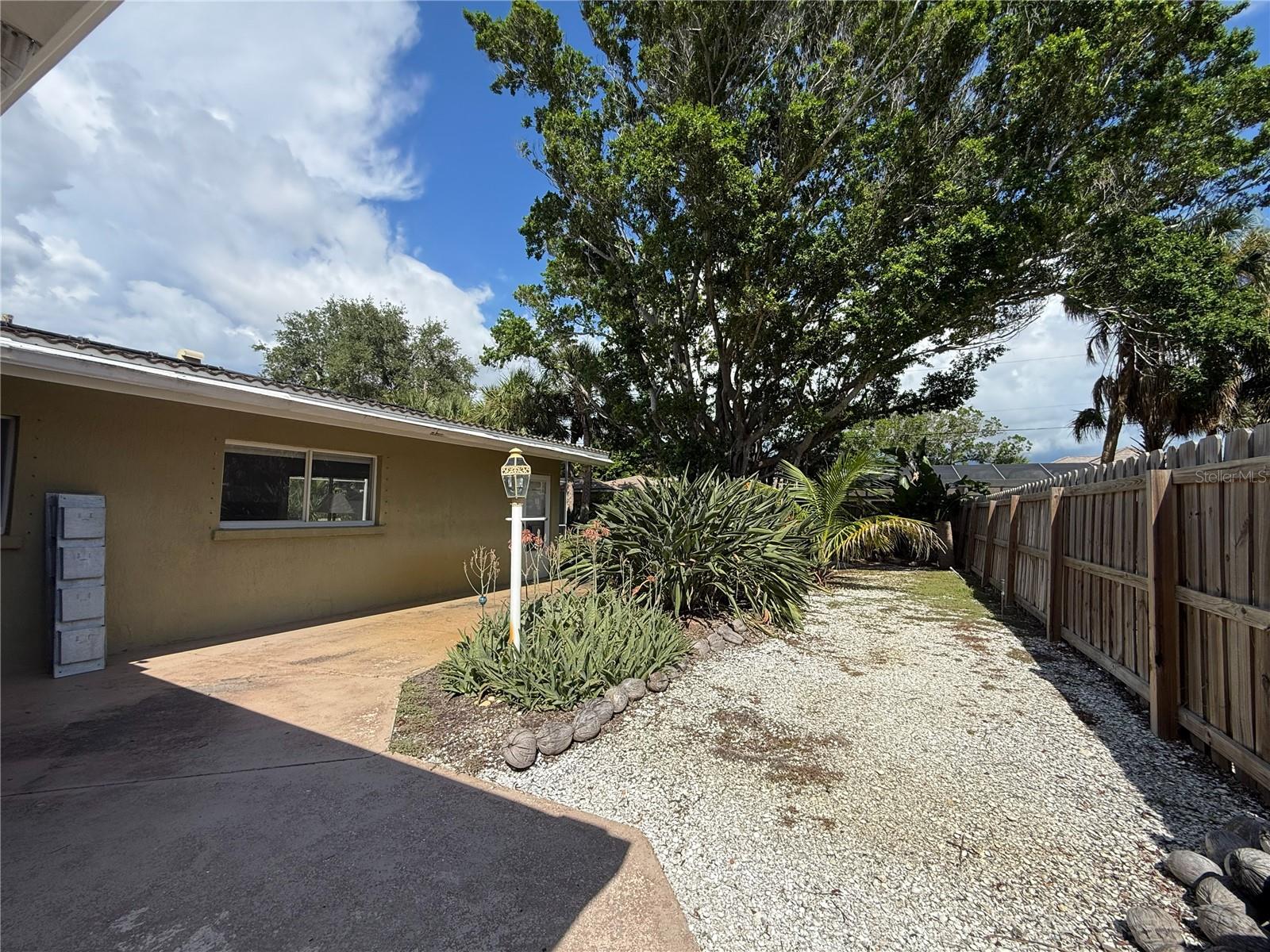 5541 Cape Aqua Dr, Sarasota, FL 34242 — photo 19 of 53