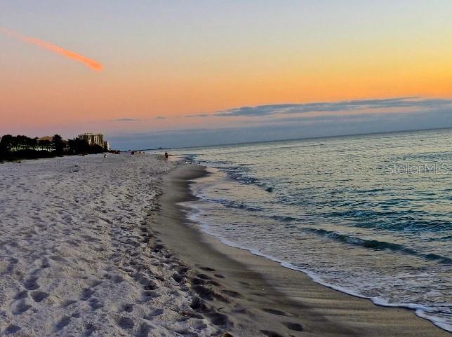 Sarasota Beach is just 35 miles away!