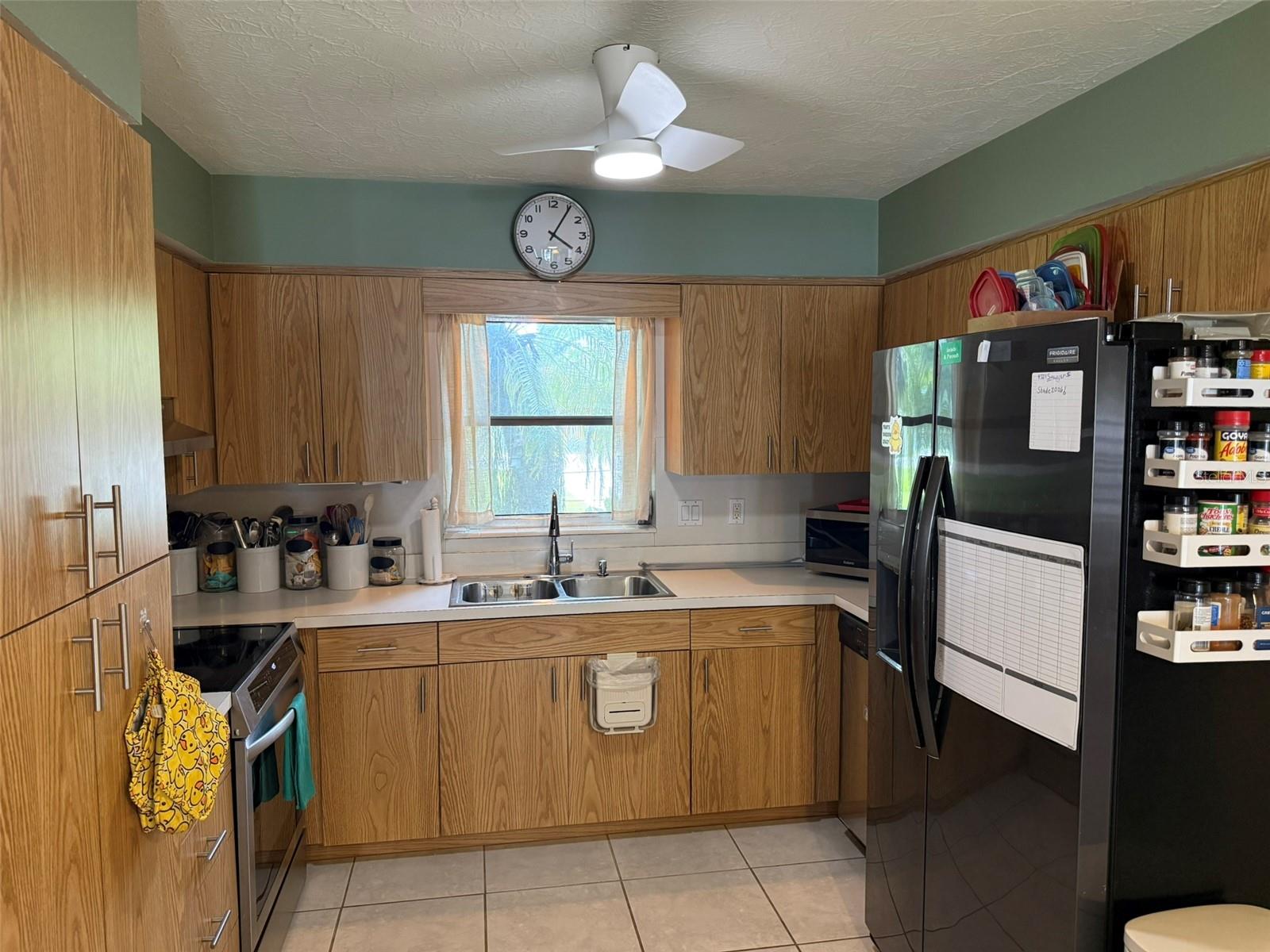 4951 Sawyer Rd, Sarasota, FL 34233 — photo 4 of 32