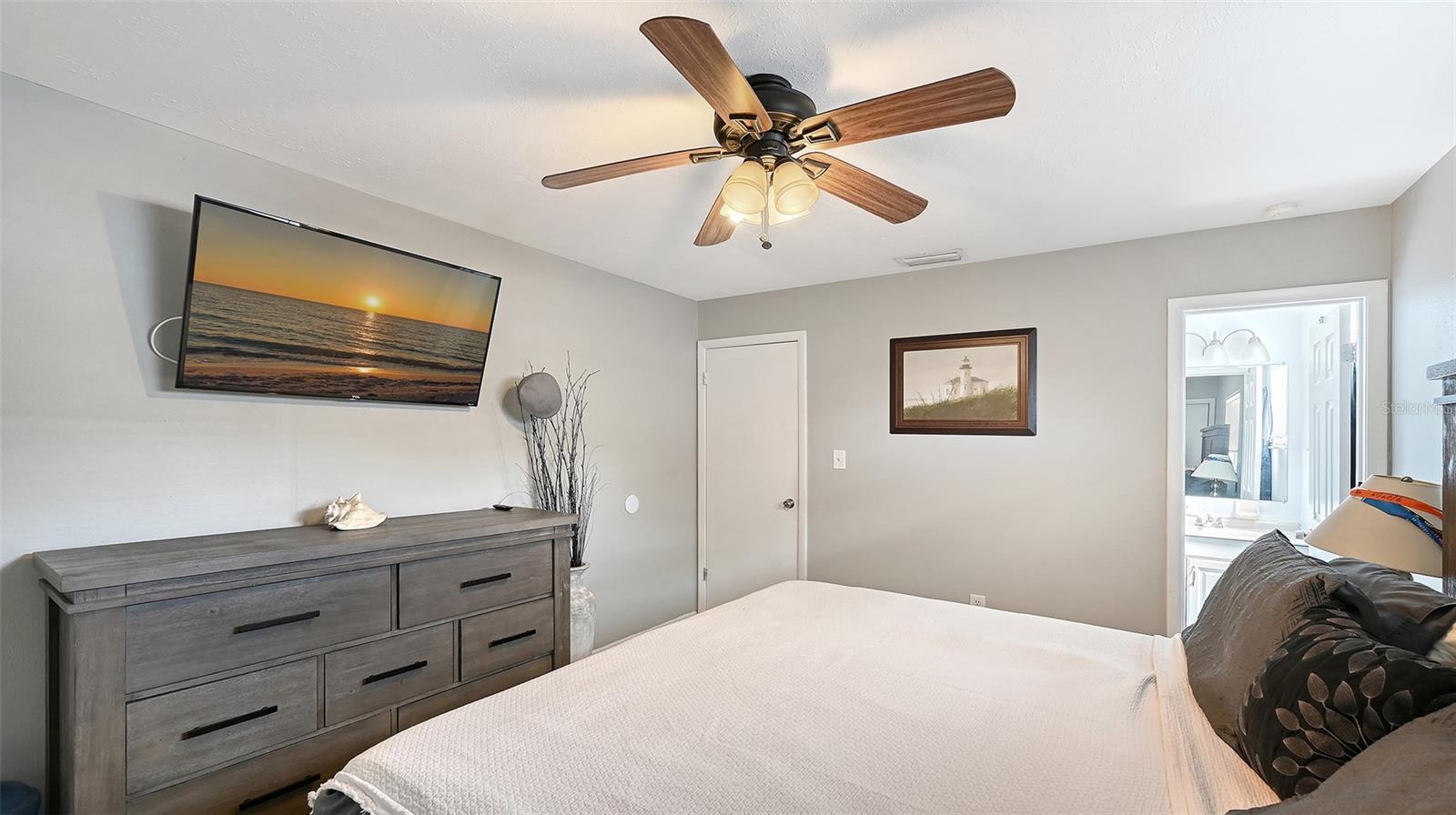 5338 Foxwood Dr, Sarasota, FL 34232 — photo 15 of 36